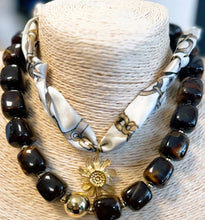 Load image into Gallery viewer, Chunky Bead Necklace