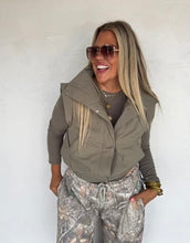Load image into Gallery viewer, Harlow Puffer Vest
