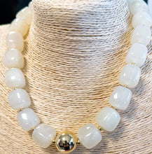 Load image into Gallery viewer, Chunky Bead Necklace
