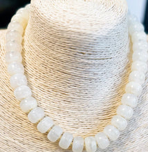 Load image into Gallery viewer, Chunky Bead Necklace
