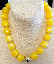 Load image into Gallery viewer, Chunky Bead Necklace
